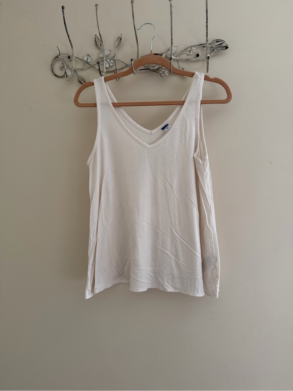 Old Navy Cream V-Neck Tank Top
